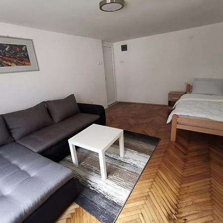 Nov Apartman U Mirnoj Ulici U Centru Beograda Bagian luar foto