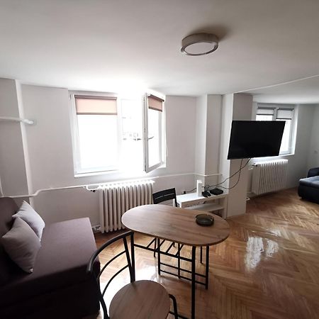 Nov Apartman U Mirnoj Ulici U Centru Beograda Bagian luar foto